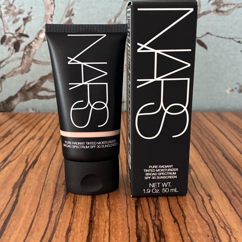 Nars Pure Radiant Tinted Moisturizer Broad Spectrum SPF 30 Medium 1 St. Moritz